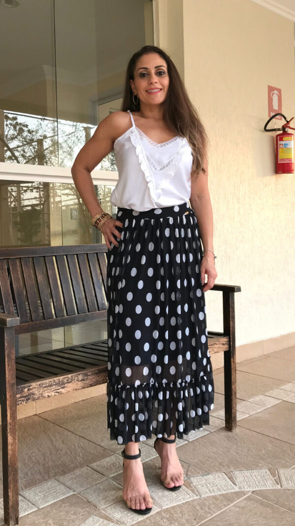 Blusa regata com detalhes em renda e Saia no tule